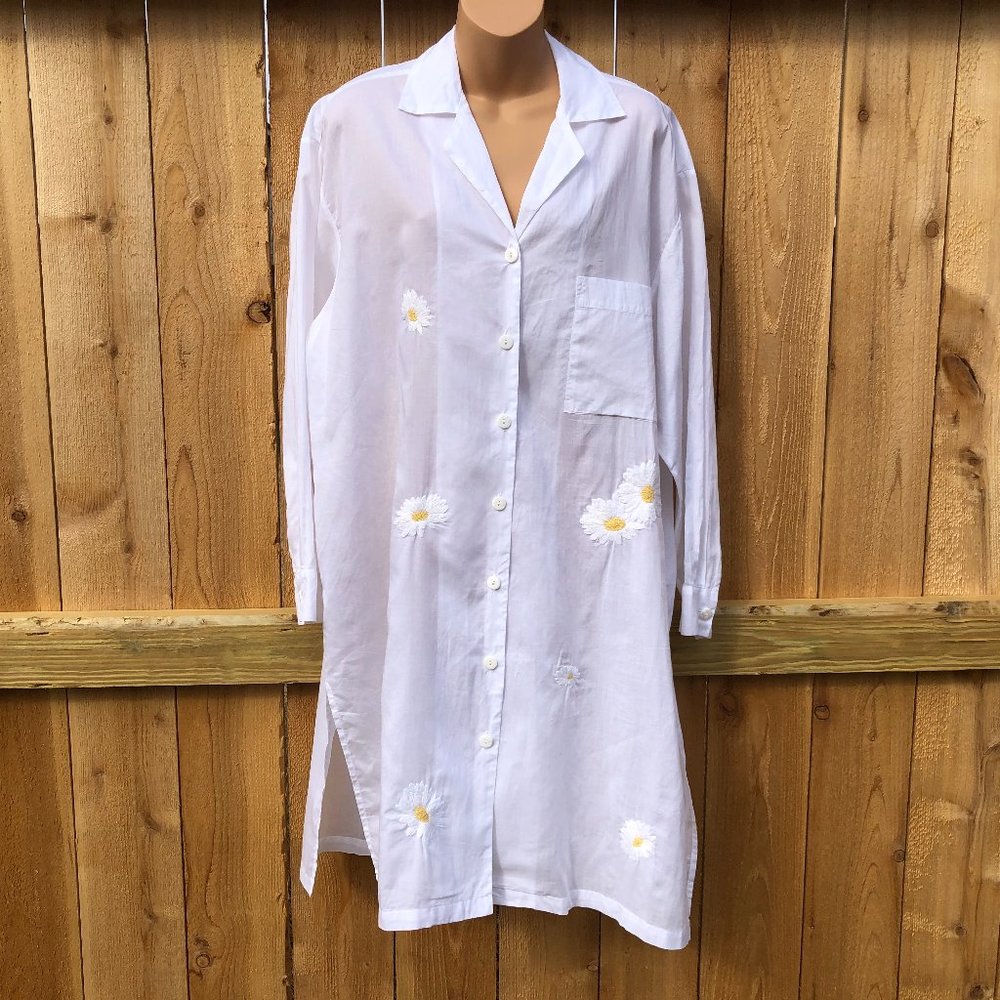 Valombreuse Women's Long White Button Up Shirt Top Embroidered Daisies RARE